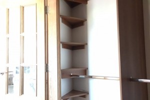Corner shelving